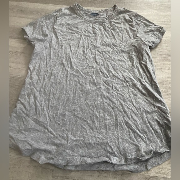 Old Navy “everyday” Tee - Picture 2 of 2